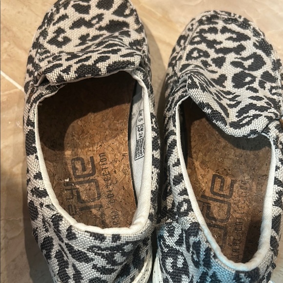 Hey Dude Women's Misty Woven Cheetah Grey Slip On Shoes - Picture 5 of 6